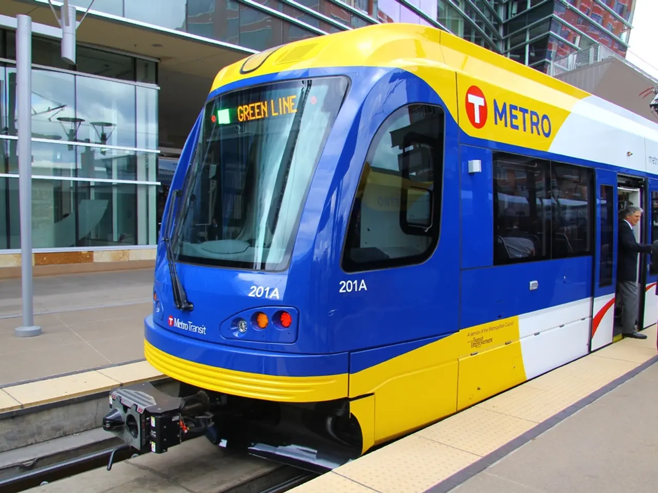 Commission unveils novel pension program for independent laborers