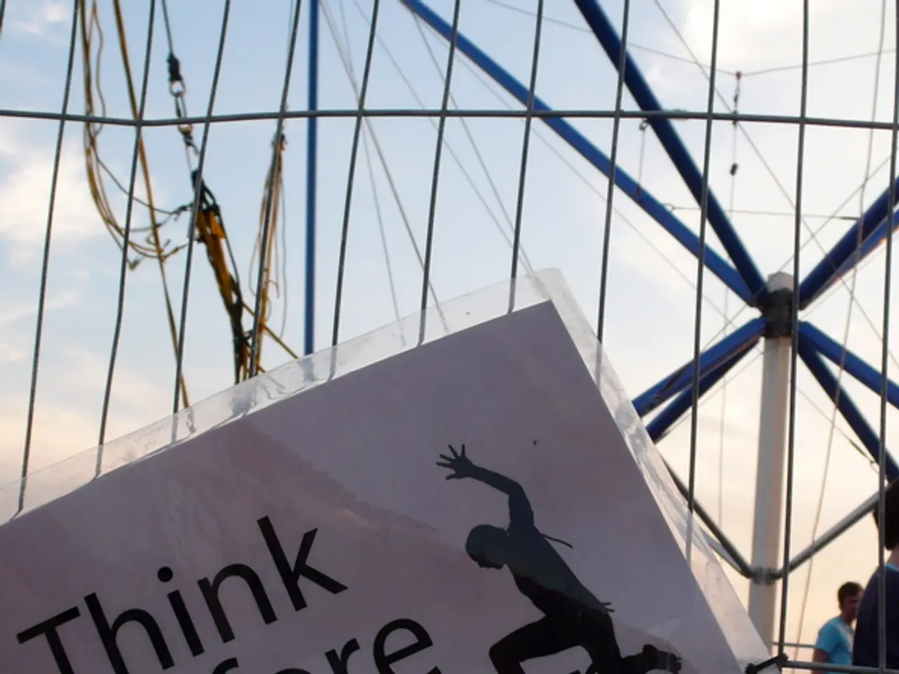 Leading Edge Materials Discontinues Previously Declared Non-Brokered Private Financing