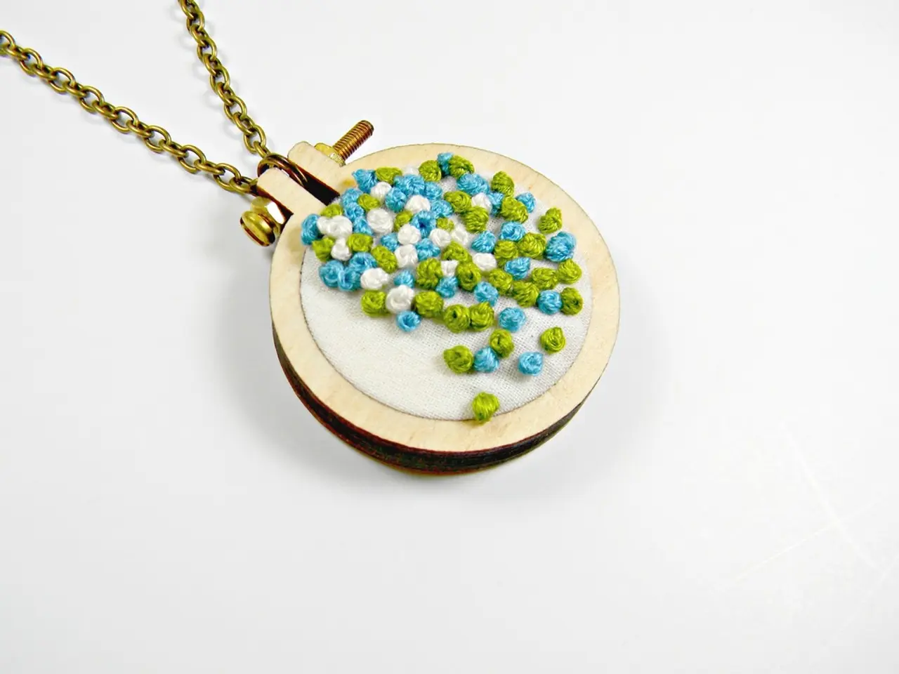 In the image we can see a neck chain, this is a chain, steel hex bolt and nut, and a pendant.