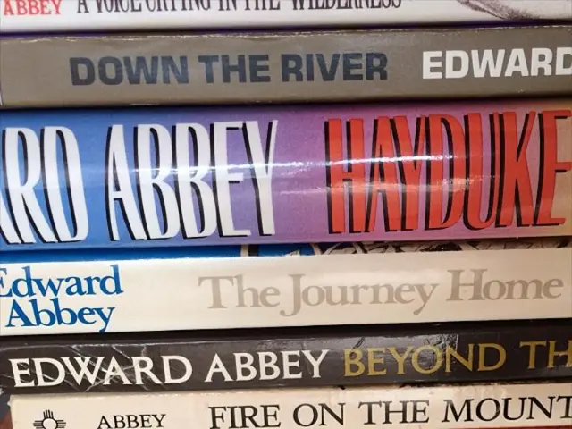 "Discussion on the Subject of Legacy Transfers and Succession Rights: An Exploration"