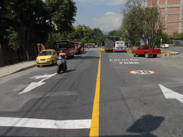 Warning Signals by Spain's Guardia Civil on Roadways: A Look at Their Meanings