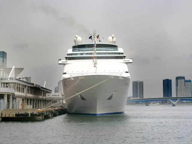 Maritime entrepreneurs file a lawsuit against the construction firm responsible for the cargo ship...