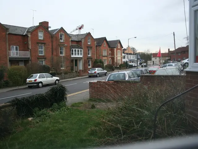 Navigation on Leningrad Street, Khabarovsk, may pose challenges due to heavy traffic.