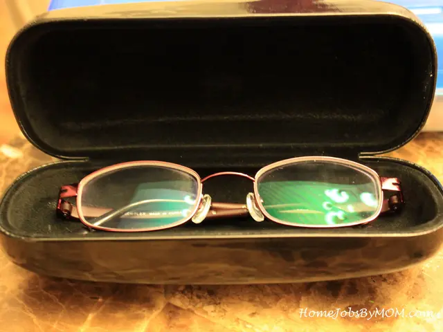 Lease dispute arbitration decision challenged by Oyo in Delhi High Court, involving Lenskart.