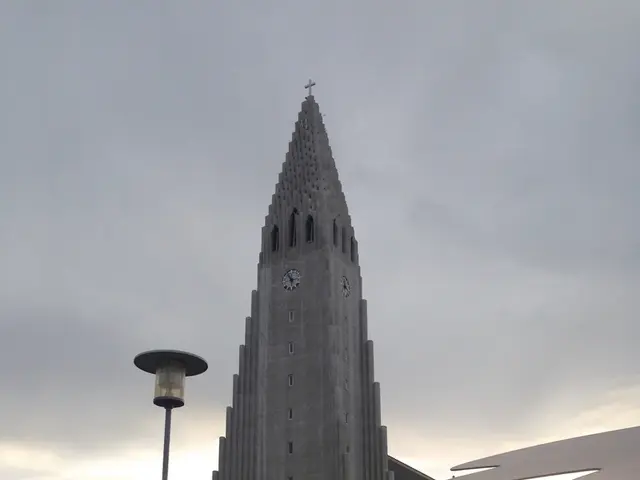 Blocking Access to Am Spring Entrances Completely