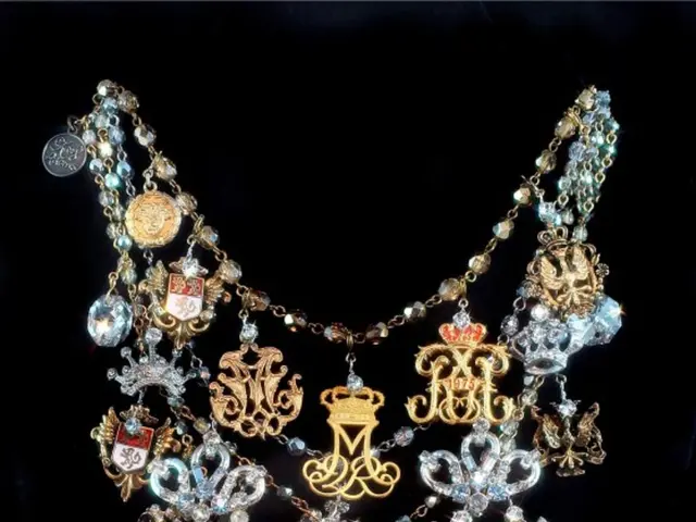 This image consists of a chain. It has so many stones in it.