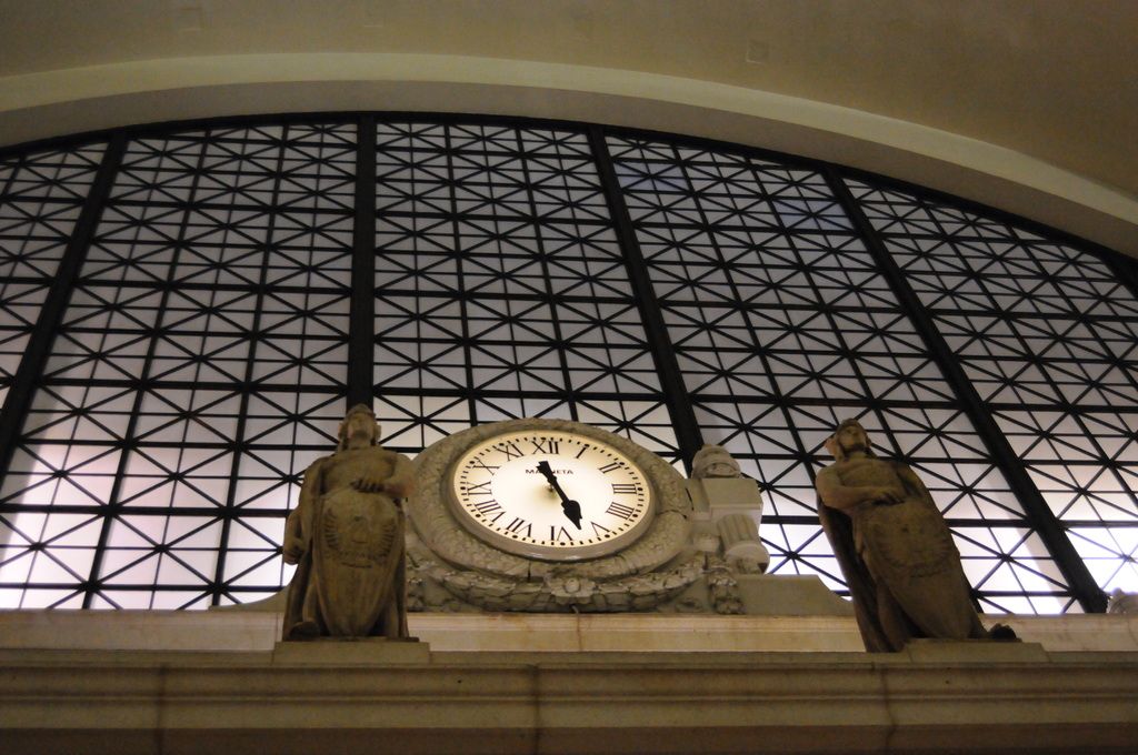 "Canadian Entrepreneur's Journey from Holocaust Survivor to Success: Craftline Industries' Tale"